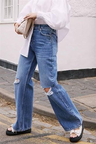 Madmext Women's Blue Ripped Straight Leg Jeans Mg1153