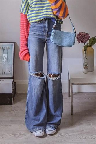 Madmext Women's Blue Ripped Straight Leg Jeans Mg1160