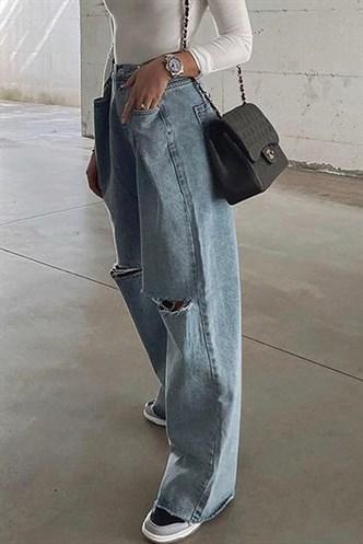 Madmext Women's Blue Ripped Straight Leg Jeans MG1024